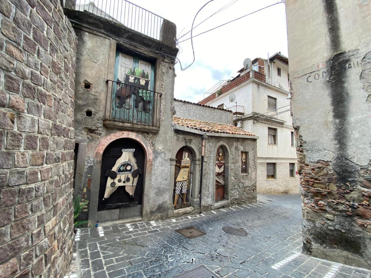 "The Gole Of Alcantara Living In The Dream'S Room" Graniti Extérieur photo