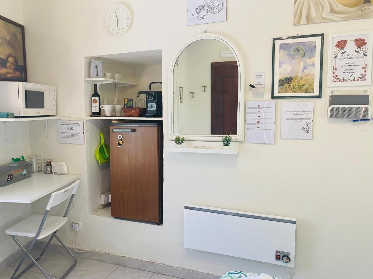 "The Gole Of Alcantara Living In The Dream'S Room" Graniti Extérieur photo